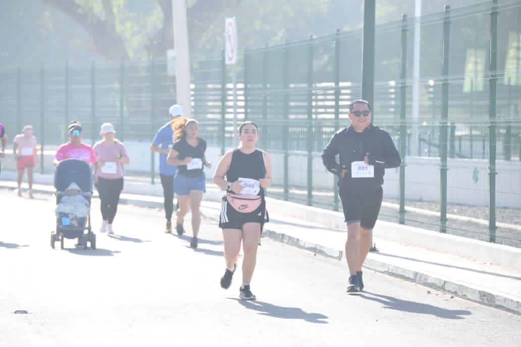 lfernandogamez's tweet photo. ¡Qué buena carrera hoy en el Parque Lineal de Soledad de Graciano Sánchez, por el Día de las Buenas Acciones!
Familias y deportistas unidos con alegría 💪💚
#Distrito09 #RutaDelBien ✨ https://t.co/gfcW3meJnn