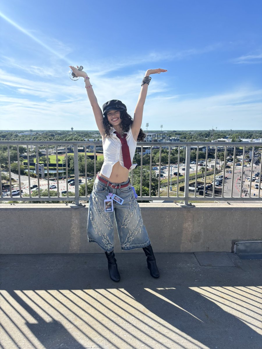 lola⁷ ★ 🪭 just saw bts !! tweet media