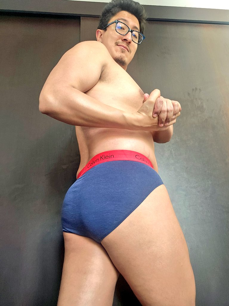 El Gaymer en calzones tweet media