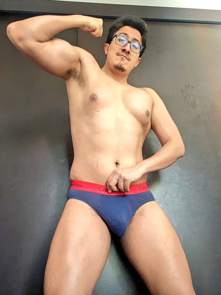 El Gaymer en calzones tweet media