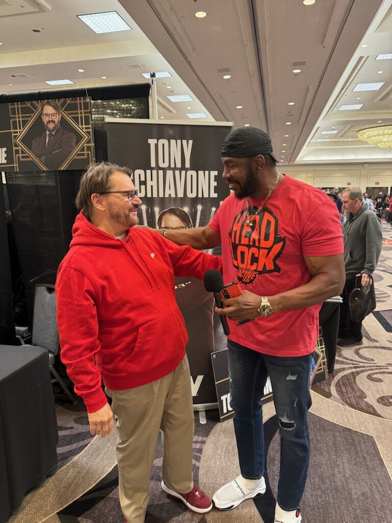 RealStevieRay's tweet image. Hanging out with my old commentating buddy and the voice of WCW: Tony Schiavone!