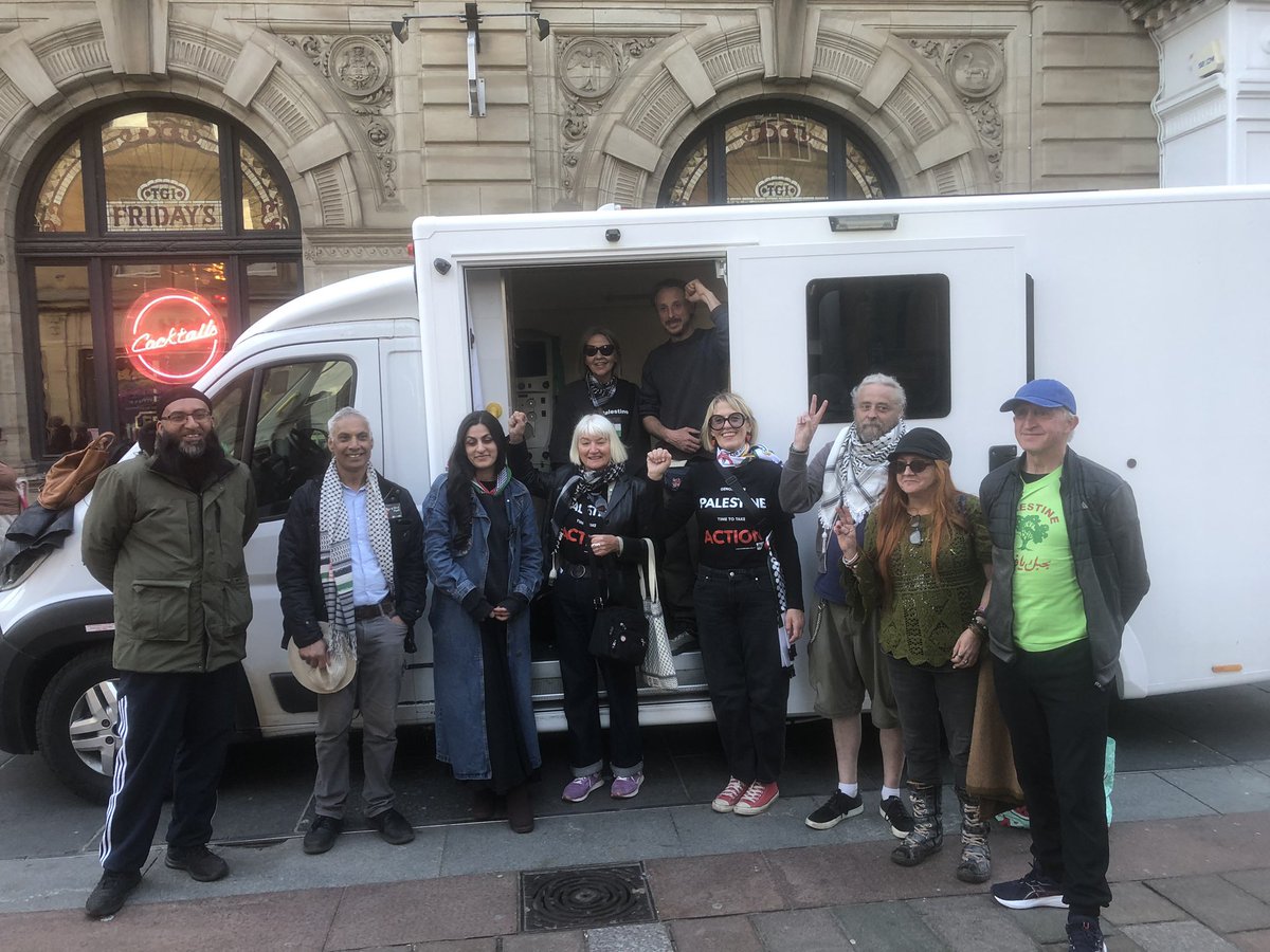 ggectee's tweet image. All done! A last big thank you to artist Doug Crabtree for this brilliantly created exhibition, and to all the organisers and many more volunteers in helping to make it such as memorable event.