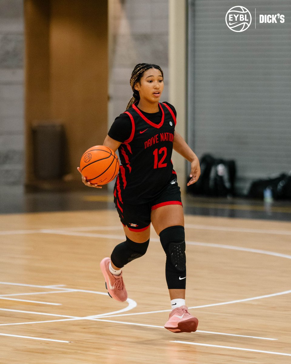 AshtenChilds's tweet photo. Nike EYBL Session 1 Phoenix, AZ
11 PPG
8.3 RPG (6th in EYBL)
3.3 AST
#eybl #nike #drivenation https://t.co/mJXZ1Tyk3r