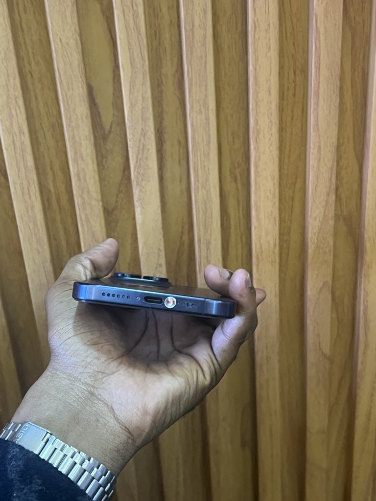 mdogoxpress's tweet photo. iPhone 15Pro 256gb
Physical sim 
85,000ksh https://t.co/sZFm6Lxd3p