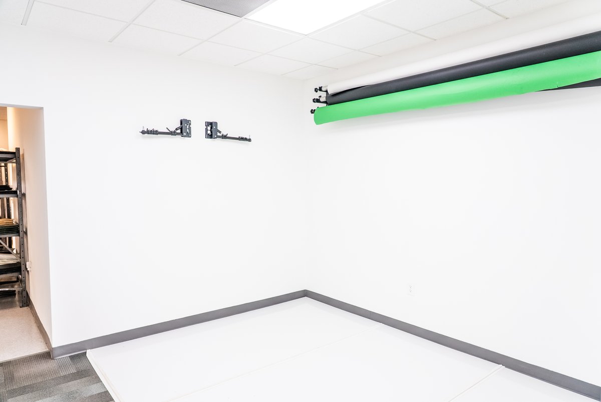 RMCmktng's tweet image. Clean space. Open availability. Ready when you are.

Our white studio handles product shoots, headshots, training videos, social content batching... all of it.

Drop a comment or DM us to book. 📷

#RMCMarketing #StudioRental #ContentCreation #BrandContent #CreativeStudio