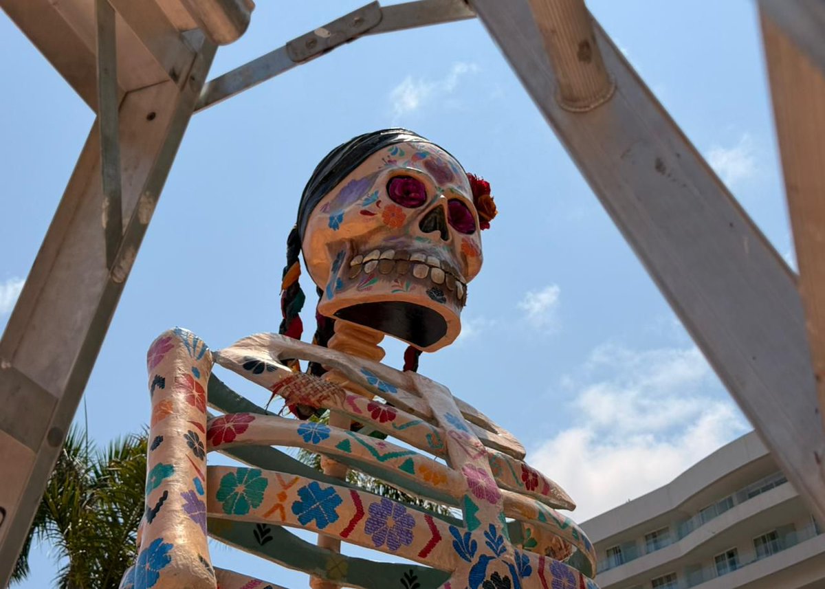 La presidenta <a href="/AriadnaAyala/">Ariadna Ayala</a> anunció que las catrinas monumentales ya están listas para representar a #Puebla en el #TianguisTurístico, que se lleva a cabo en Acapulco. 
Valle de Catrinas de #Atlixco, le muestra al mundo  el talento y la tradición de este hermoso pueblo mágico.