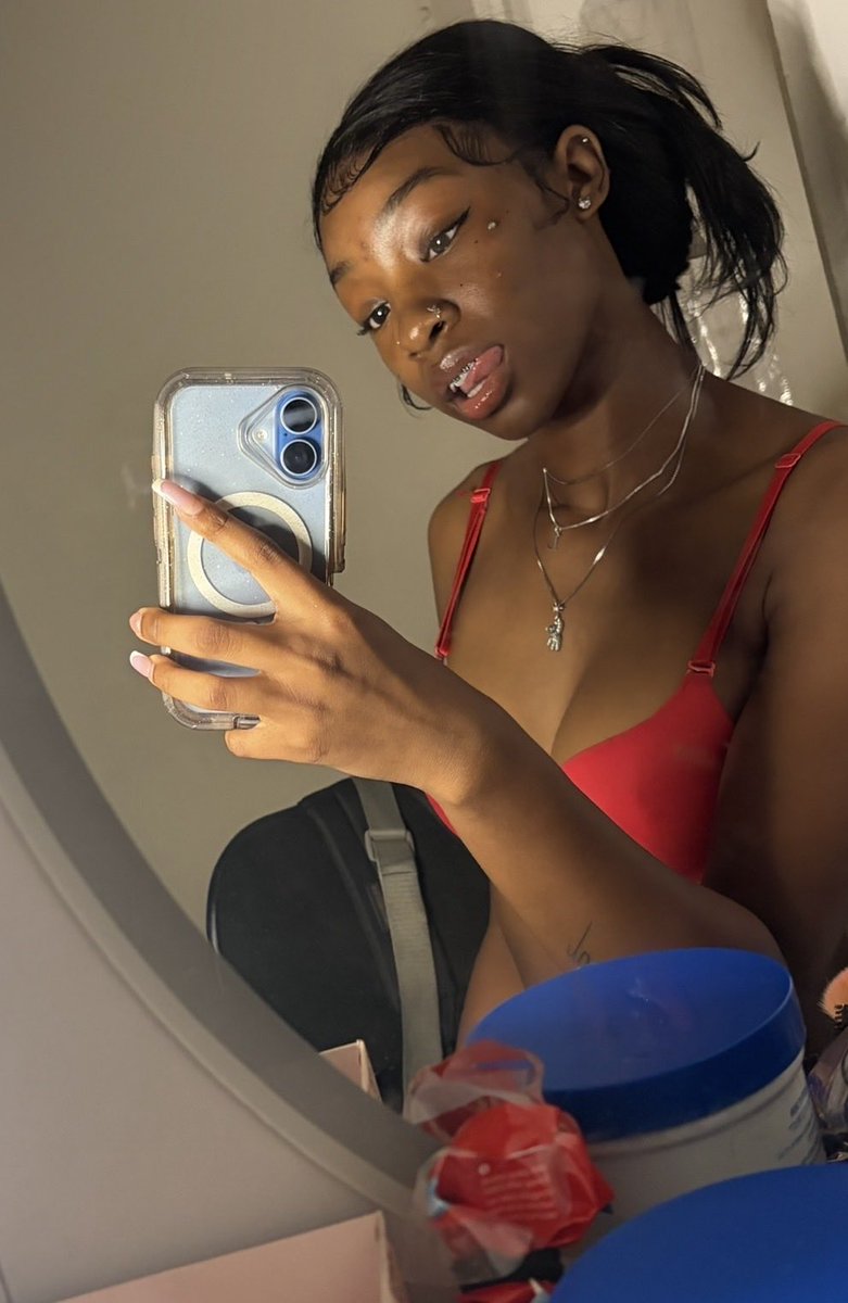 whererulily tweet media