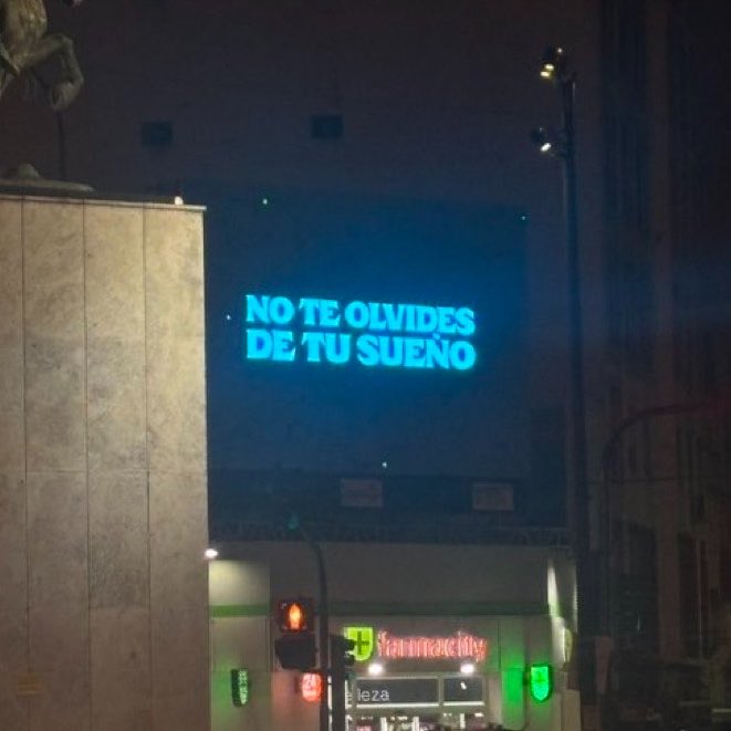Siguen apareciendo carteles por todo Buenos Aires… 🩵✨