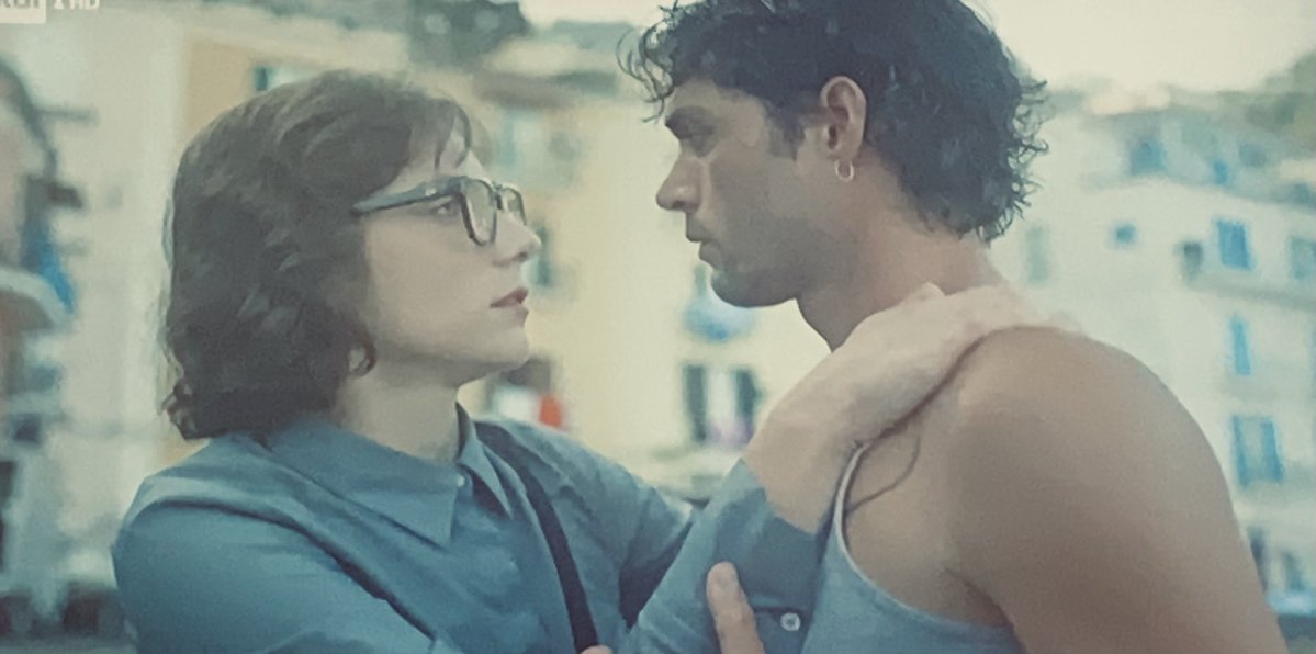 Roberta Valente pare accussì ma poi sta accumminciann a capì.. 😂😂😂🤎#RobertaValentenotaiainSorrento