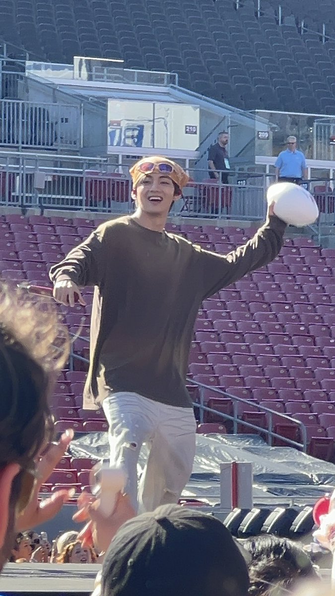 sunooskoo's tweet photo. these pictures of taehyung i got 😭😭😭😭😭😭😭😭😭😭😭😭😭😭😭😭😭😭😭😭😭😭😭😭😭😭😭😭😭😭😭😭😭😭😭he was so happy ugh my baby https://t.co/388hah32hc