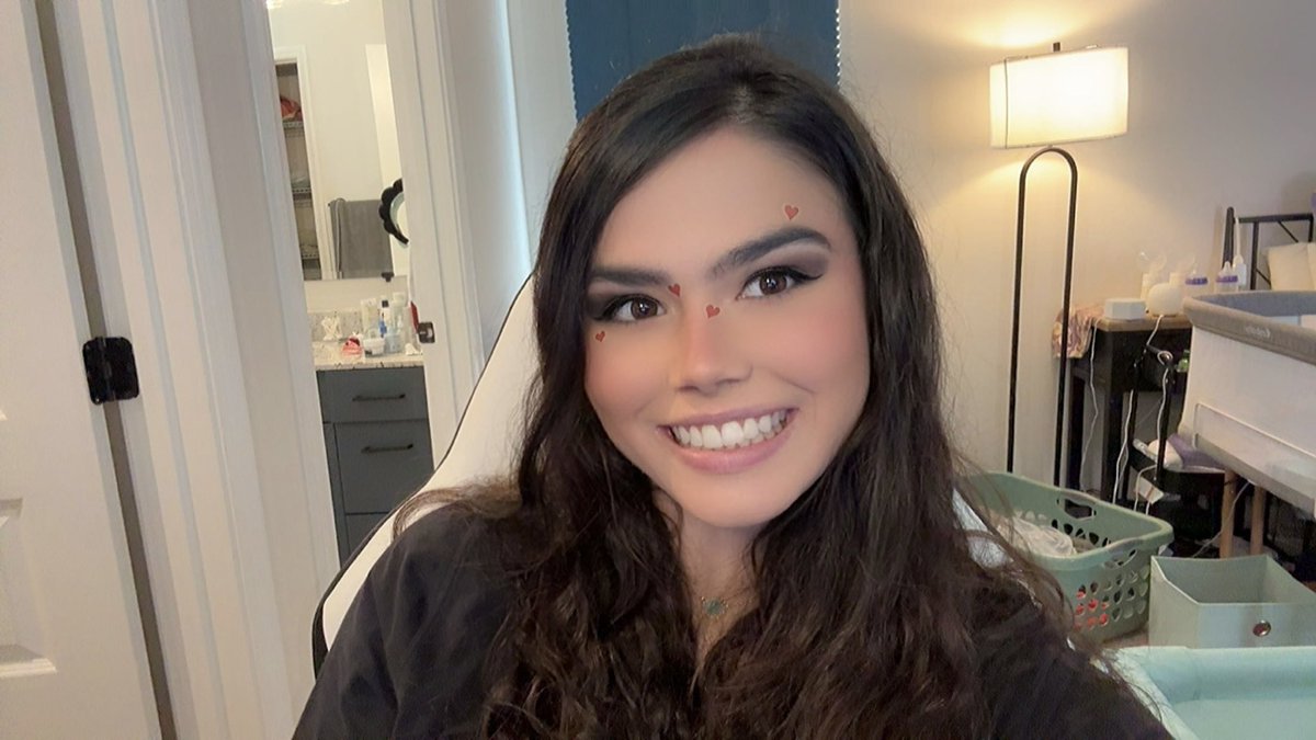 Liveee Twitch.tv/maddymaeson