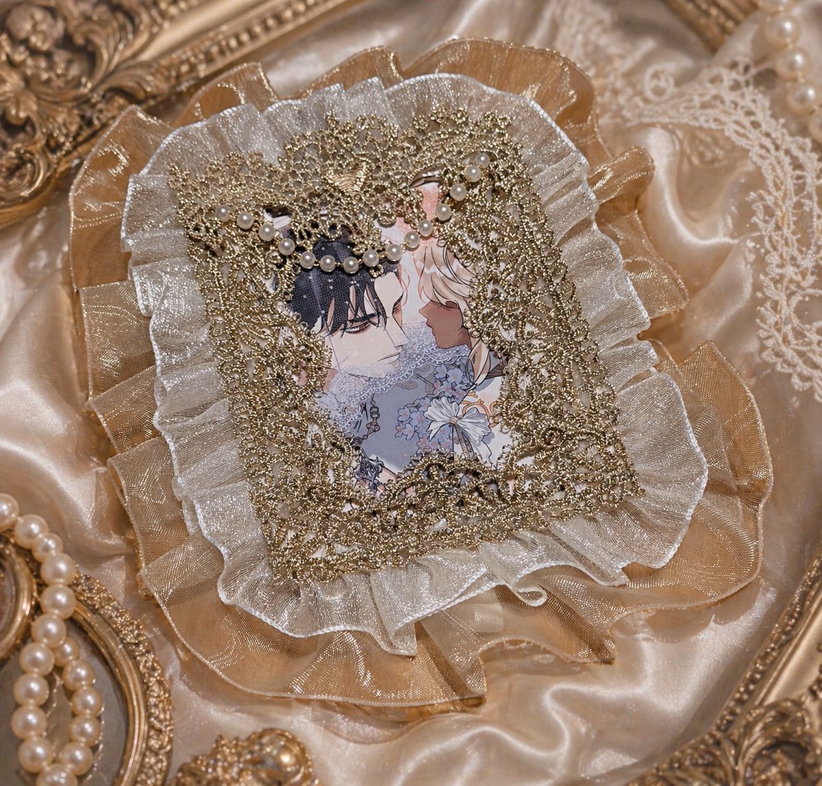 플캣공방 특기는 레이스탑꾸였다네요☺️소곤
이거 원하는분들 계시면 해볼게요 (휑~)
백야 스앤카가 딱 떠오르는 너무 제취향의 레이스를 발견해서 안만들어볼수가 없었어요🥹 장식은 좀 더 업그레이드 될수도? #웅왱공방 #플러피캣 
(포카협찬&amp;📷벽새띠니🫶🏻 / 짤협찬 세구핑🫶🏻)