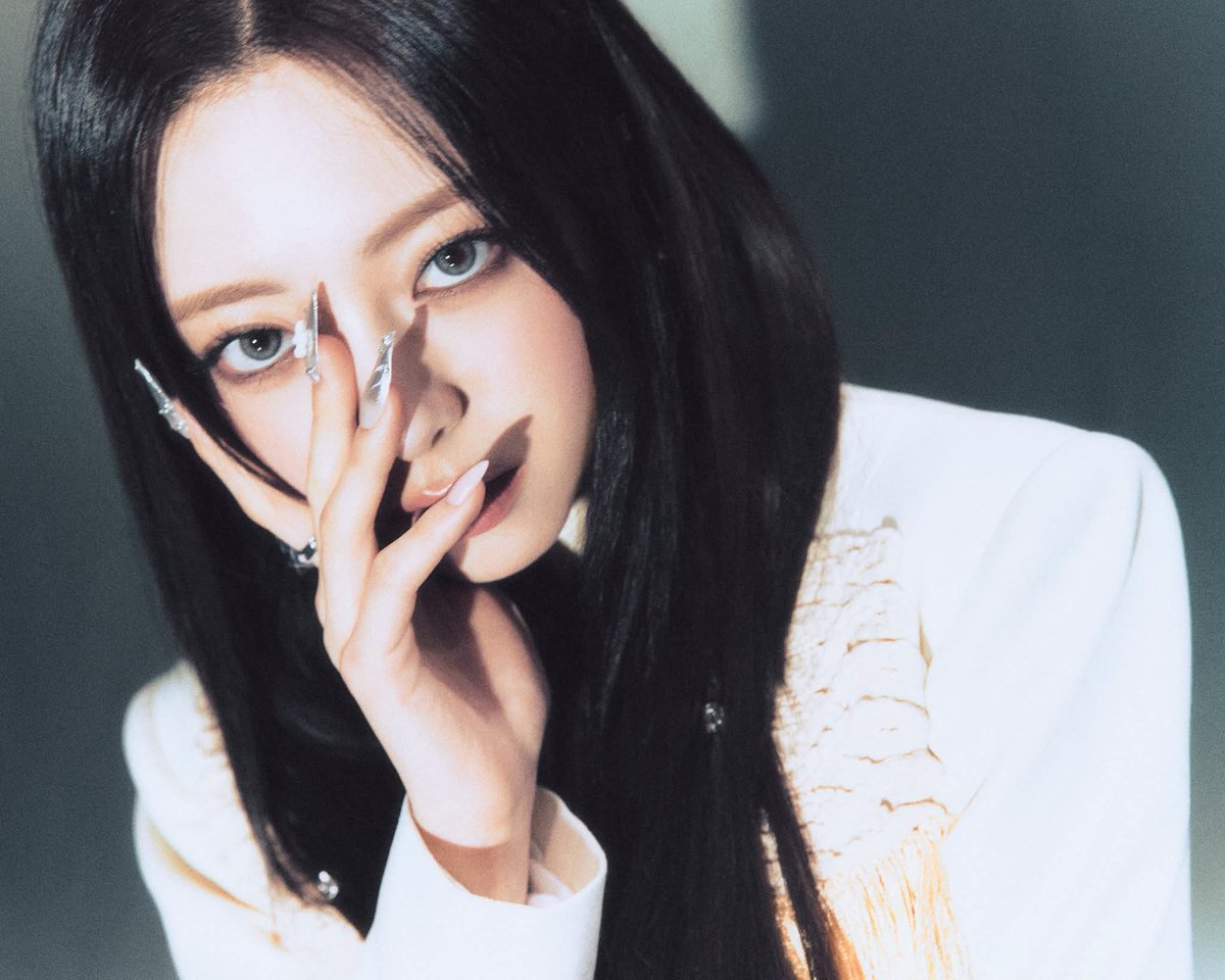 ITZY 유나 https://t.co/bWlqDO0mXa