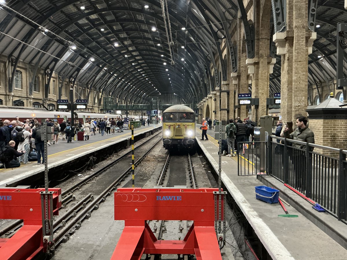 13milepost's tweet image. #GridWatch  ♦️ Mission  Accomplished   -   back  to  hauling  Trucks  tomorrow    #TheCross #ECML