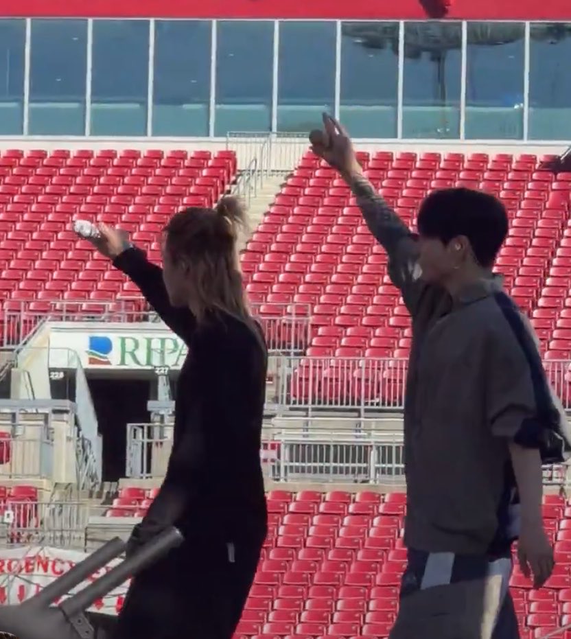 Arirang 💜 tweet media