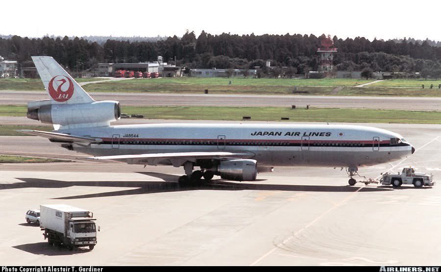 n194at's tweet image. Japan Air Lines
Douglas DC-10-40 JA8544
NRT/RJAA Tokyo Narita Airport
August 1992
Photo credit Alastair T. Gardiner
#AvGeek #Airline #Aviation #AvGeeks #DC10 #NRT #Tokyo #Narita #JAL @JAL_Official_jp 🇯🇵