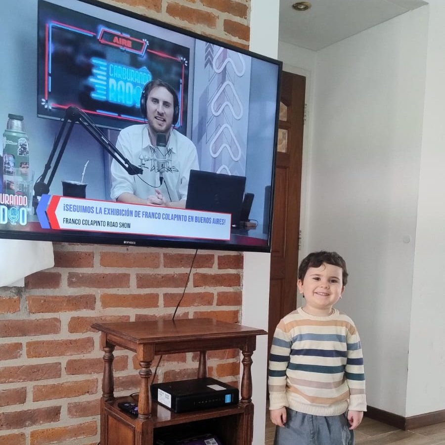 IviMiori's tweet photo. Uno que no se quiso perder la cobertura de @CarburandoTV 🥹 https://t.co/YDHbcEsTgg