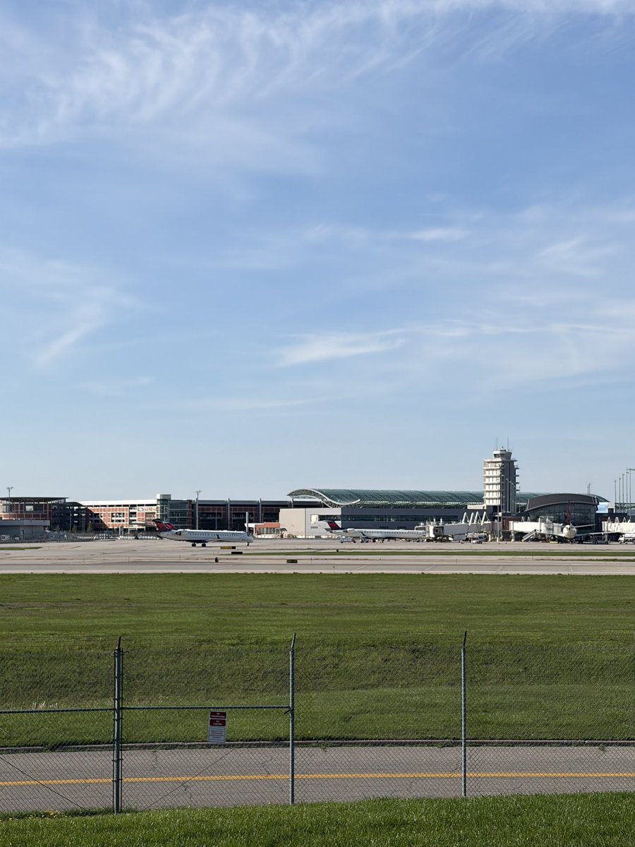 Ross 🛩️ tweet media