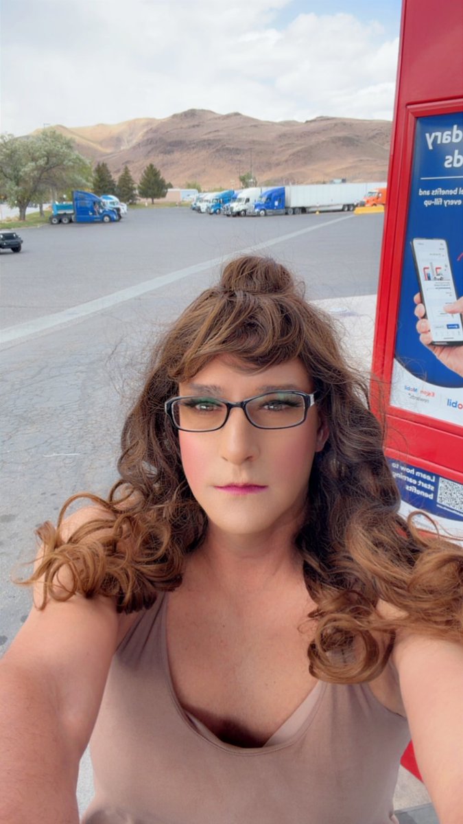 SissyColleen's tweet photo. On another road trip 😘 https://t.co/K6dOIVLLuT