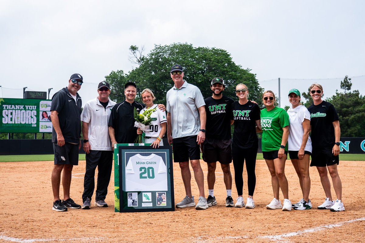 MeanGreenSB's tweet image. Thank you, Britney!!

#GMG 🟢🦅 | @BritneyLewinski