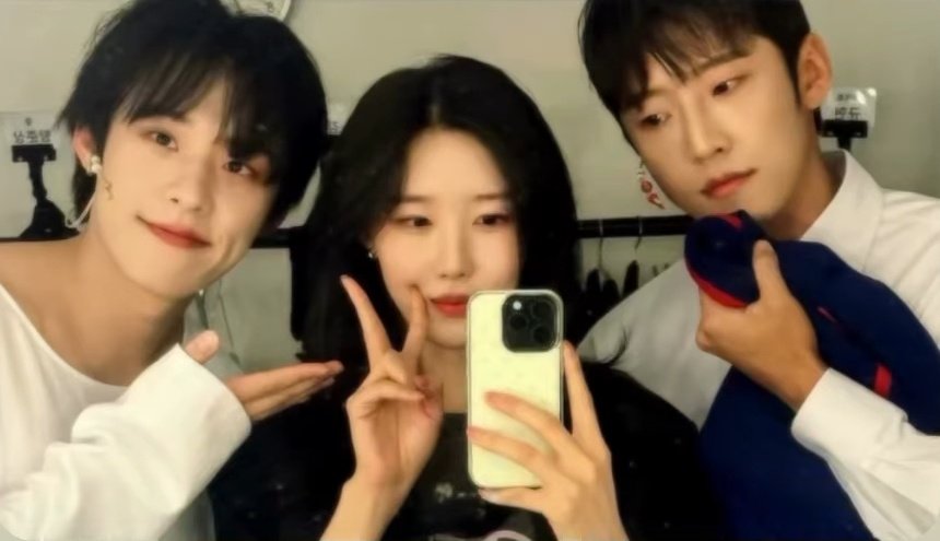 gi_ro__'s tweet photo. 민제님 인스타에 곤철🥹 https://t.co/XCbgPYsj4H