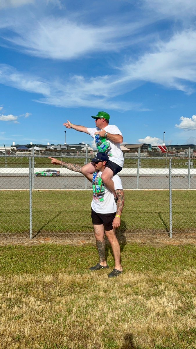 Front Row Motorsports tweet media