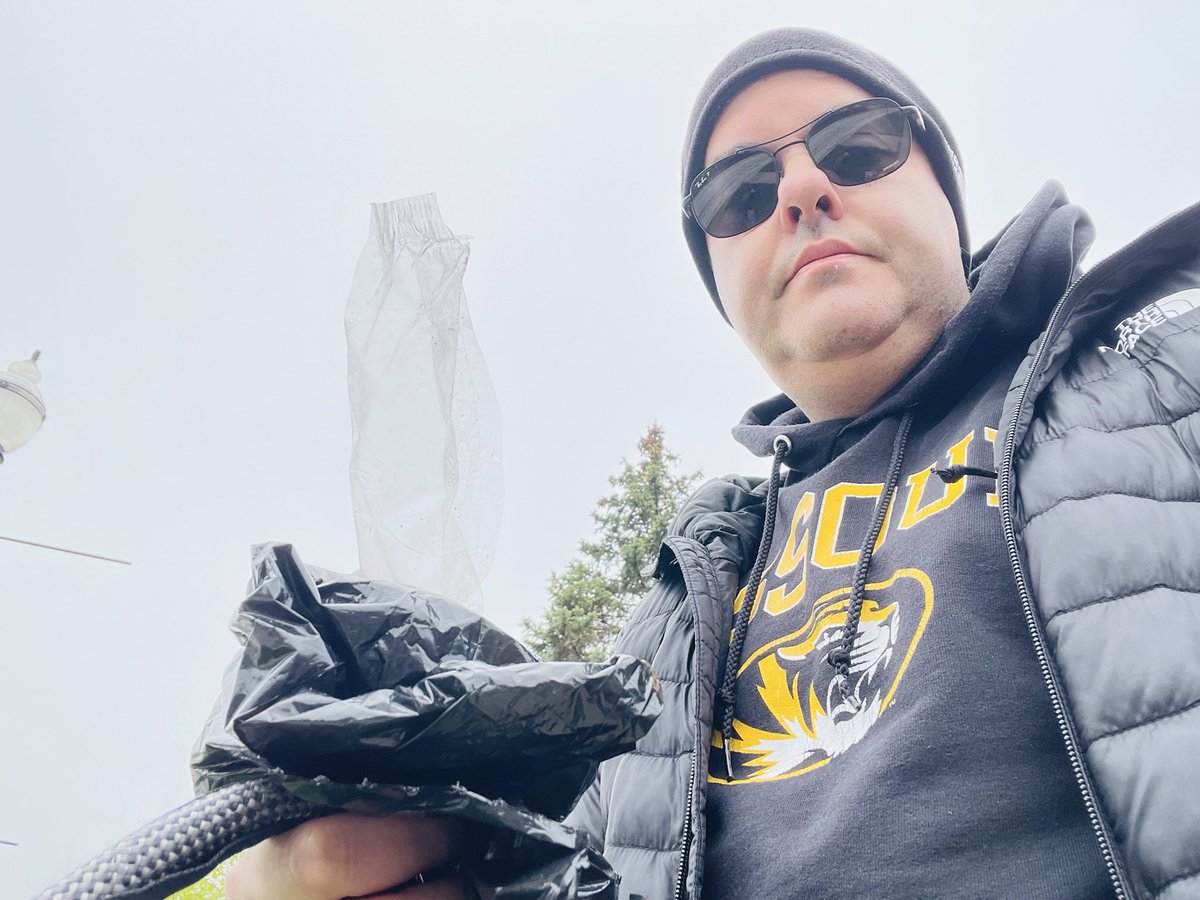 WorkforceJames's tweet image. 3,000-day #litterchallenge Day 2,421: Lazy Sunday, but not too lazy not to pick up a piece of litter.

#Plastic

🌎🚮🗑️🐶😎✋💚 x80
#AtLeastOneaDay #OreotheDog