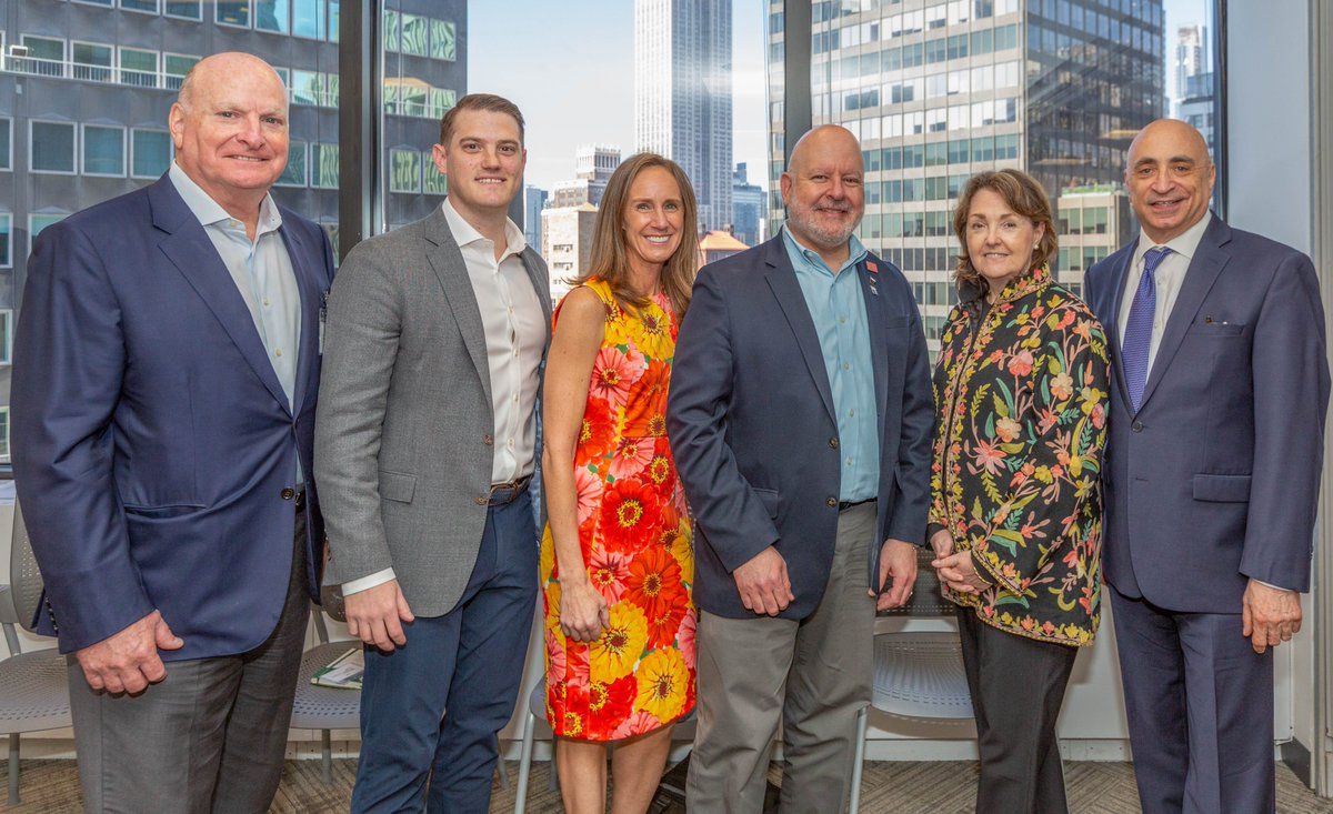 SMPSNewYork's tweet image. Trust. Strategy. Relationships. That was the focus at SMPS-NY’s The Evolution of BD, hosted by Alliant Insurance Services. Top takeaway? You don’t make a sale—you make a client. 🤝
Read the full recap + photos: bit.ly/3OIBFRO
#SMPSNY #BusinessDevelopment #AEC #BD