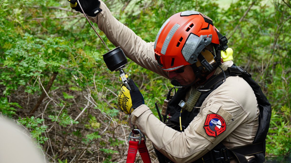 Austin_Police's tweet photo. The Austin Police (APD) and @austinfiredept (AFD) Helicopter Search and Rescue Team (HSART) @whatthehelicop1 spent the last week training on search and rescue at Decker Lake. We appreciate the collaboration and opportunity to train with our public safety partners as they are crucial in making sure we’re all ready to go in the event of an emergency!