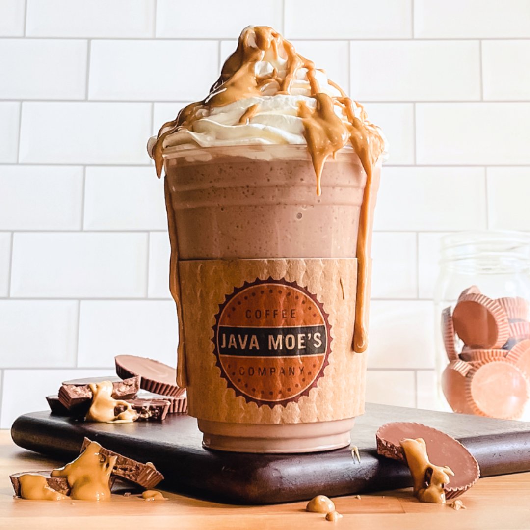 JavaMoes's tweet photo. Drink of the Week: 𝐏𝐄𝐀𝐍𝐔𝐓 𝐁𝐔𝐓𝐓𝐄𝐑 𝐂𝐔𝐏 𝐋𝐀𝐓𝐓𝐄

Close your eyes and think of rich chocolate and creamy peanut butter...now imagine that being your new favorite coffee flavor.

🍫 𝐓𝐫𝐲 𝐢𝐭 𝐡𝐨𝐭, 𝐢𝐜𝐞𝐝, 𝐨𝐫 𝐟𝐫𝐨𝐳𝐞𝐧 𝐟𝐨𝐫 $𝟏 𝐨𝐟𝐟 𝐚𝐥𝐥 𝐰𝐞𝐞𝐤! https://t.co/yk4PIMCQ7s