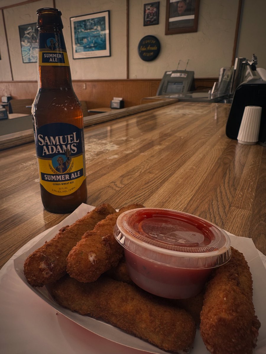 dustinpari's tweet image. •Home•
After several days of Michigan giving me Ranch and/or ice cold marinara… things are back to normal. #DrinkResponsibly