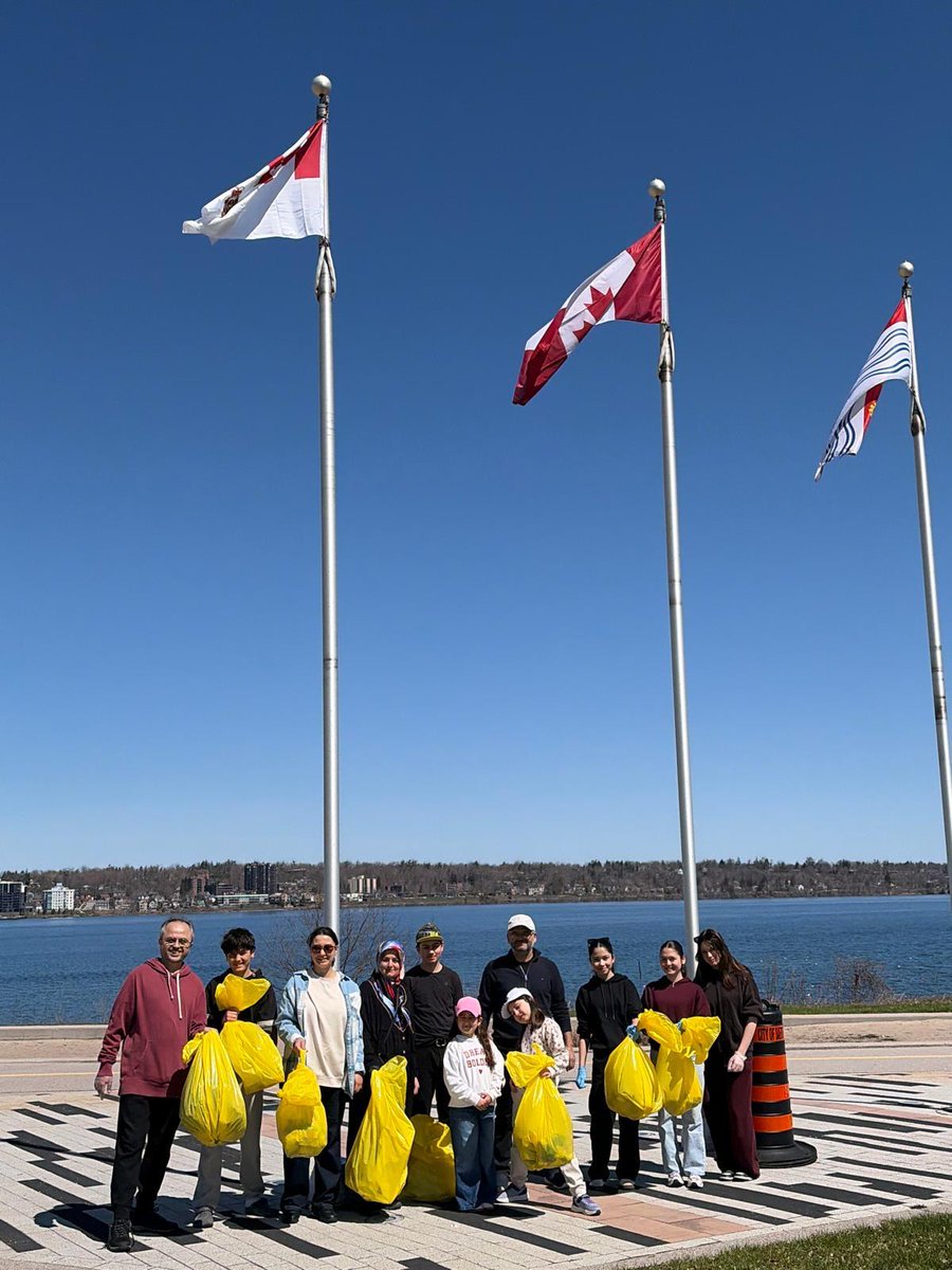 SeedSimcoe's tweet photo. SEED joined Clean and Green Barrie today 🌱

Collected waste, cleaned our space, and contributed to a greener Barrie.

Community action in motion.

#CleanGreenBarrie #Barrie #SEED #CommunityCleanup @cityofbarrie https://t.co/SQoBtWC6BS
