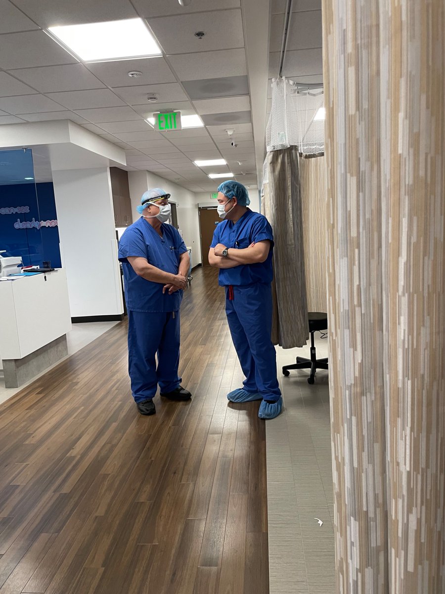 pacific_vision's tweet image. Enjoyed hosting Dr. Darwin Tsang from Marin Optometric  for #evoicl surgery on his patient @STAARSurgical