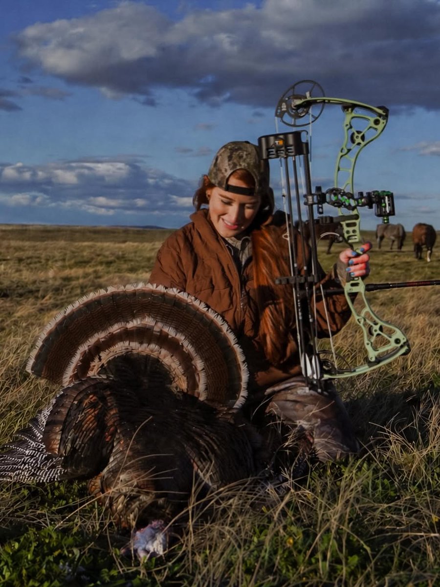 mallorygrace3's tweet image. A trip that’s burned into my memory forever! First Merriam and first archery bird! Watching Leah spot and stalk one too was just the icing on the cake. Couldn’t have done it without her. Thank you Jesus for this life! #hunting #turkeyhunting #archery #outdoors