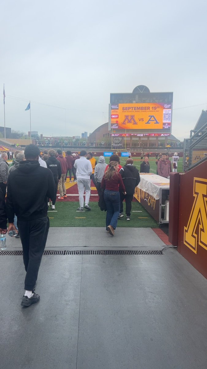 WindlanHall's tweet photo. Thank you @GopherFootball for having me out to the spring game yesterday! https://t.co/fNR3eu6h8c
