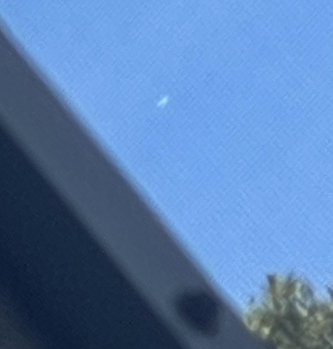 lilithufo's tweet image. caught a weird ufo on cam that wasnt on the flight radar  #ufotwitter #uap