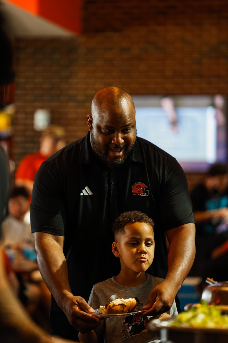 AStateFB's tweet image. The end of spring ball tradition🏈
The Team Victory Dinner‼️

#WolvesUp🐺