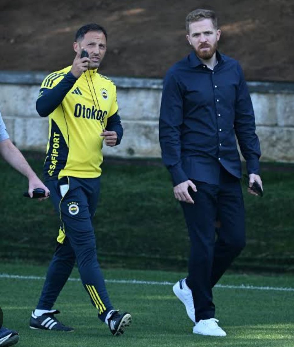 EKOCAN1907FB's tweet image. Savaş kazanılınca
#madalya kime takılacaksa

Kaybedilince de
#ip onun boynuna takılır

#Tedesco'yu ayırmak
onu #aşağılamaktır

Aslında,
#EtkisizElemandı demektir

Bu sezon suçlu Koç&amp;amp;Saran
Devin&amp;amp;Tedesco tek paket

Ahmaklara göre suçlu :
#AzizY ve #AykutK

Esas suç ise #ahmaklarda