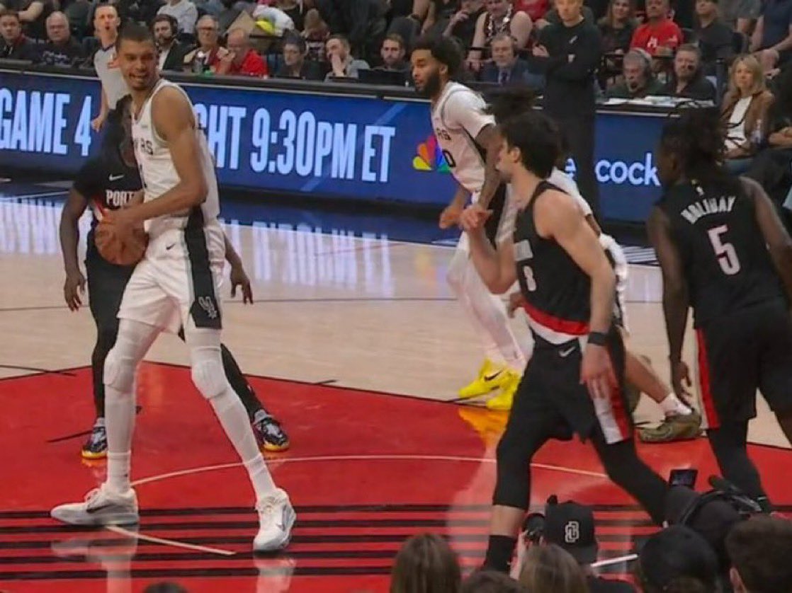 ☕︎︎ tweet media