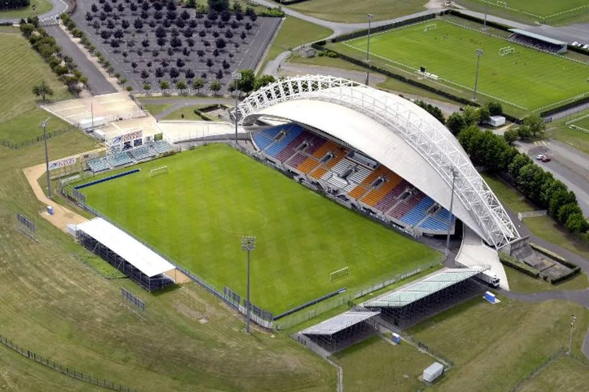 Vaker_FR's tweet photo. 11 - Clermont

Club : Clermont Foot 63 (@ClermontFoot)
Situé en région Auvergne-Rhône-Alpes (Puy-de-Dôme)
Distance : ~470 km
Stade : Gabriel-Montpied (Clermont-Ferrand)
#TeamCF63 https://t.co/8E3MsedqGm