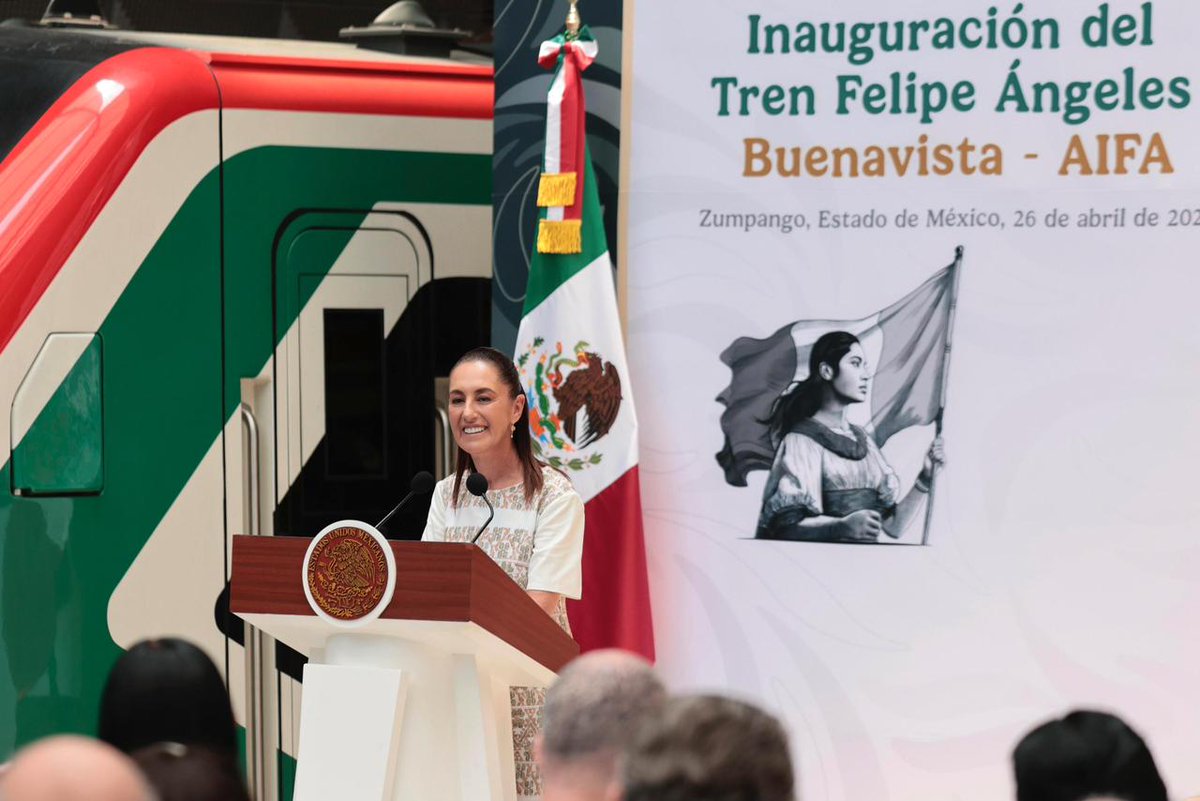 AlertaQro's tweet image. 🚉🎉 La presidenta #ClaudiaSheinbaum inaugura el #TrenFelipeÁngeles: Buenavista - AIFA ✈️🧳

🗺️📍Conectará al norte de la CDMX con el AIFA, en menos de 60 minutos en el inicio de operaciones y posteriormente en 43 minutos, y se prevé una demanda estimada de 57 mil pasajeros 👥🚅