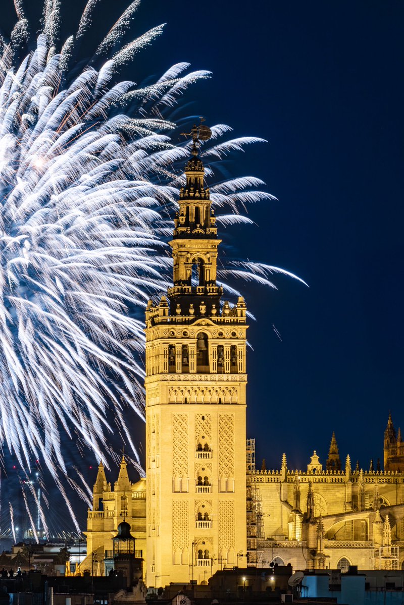 Los sevillanos no cumplimos  años, cumplimos primaveras.
¡¡¡Y qué primavera!!!
.
¡Viva Sevilla, viva mi tierra y que vivan sus Fiestas de Primavera!
📸Varios