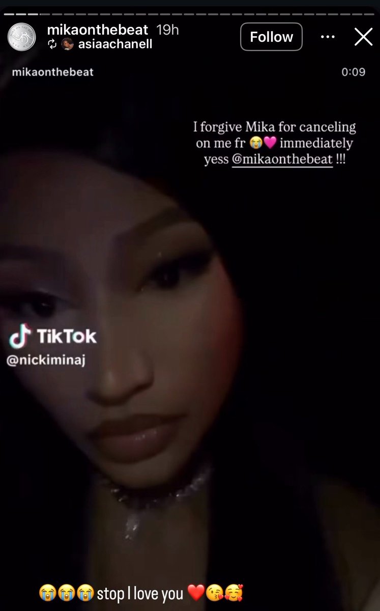 YSLONIKA's tweet photo. can’t even blame her cuz i would cancel too if nicki sent a private jet 😭 https://t.co/w6ST0WIR7a