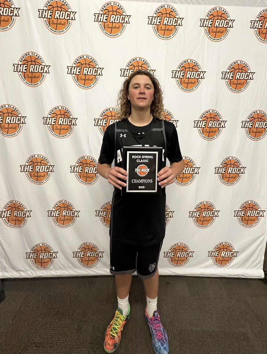 CodyRader2029's tweet image. I loved grinding with my team at @ROCKSpringClass this weekend. We won it all in top bracket vs really good teams. @IllinoisAttack #Undefeated @n8buss