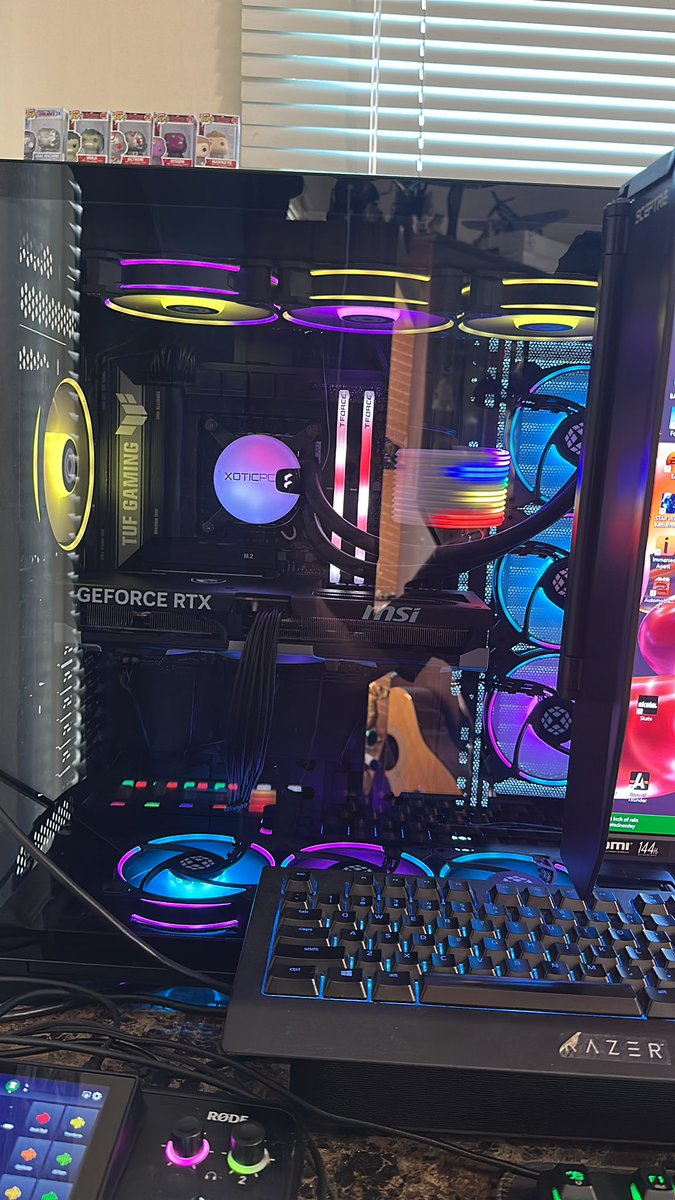 TayLorex_98's tweet image. Best gaming experience I’ve had on this thing!! #gamingpc #xoticpc #rgb #preformance