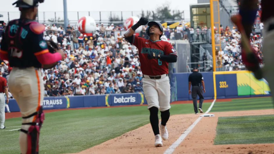 laaficion's tweet image. ⚾ Diamondbacks, impresionados por el ambiente en la Ciudad de México pese al favoritismo hacia Padres 🏟️

📎 #VIDEO | mile.io/4vTyo2L