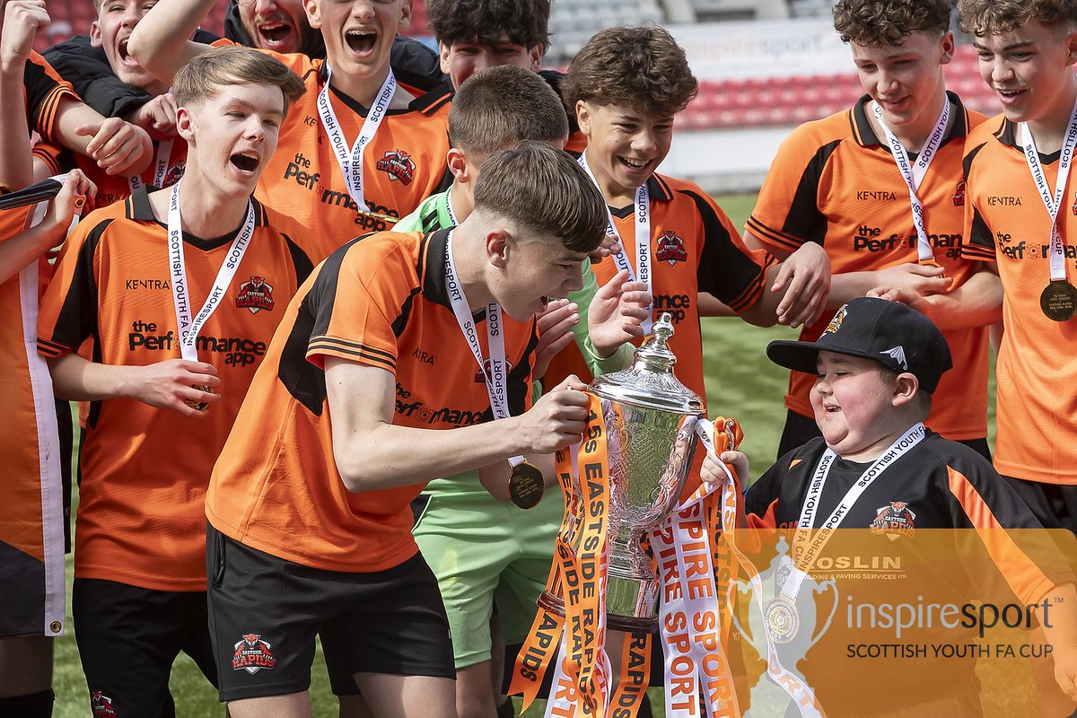 ScottishYouthFA's tweet image. Champions crowned! 🏆

Huge congratulations to Eastside Rapids on lifting the 15s Cup Final trophy 👏🎉

A performance packed with grit, quality, and brilliant teamwork from start to finish

#SYFAinspireCup #inspired @inspiresport @CollargeImages @EastsideRapids