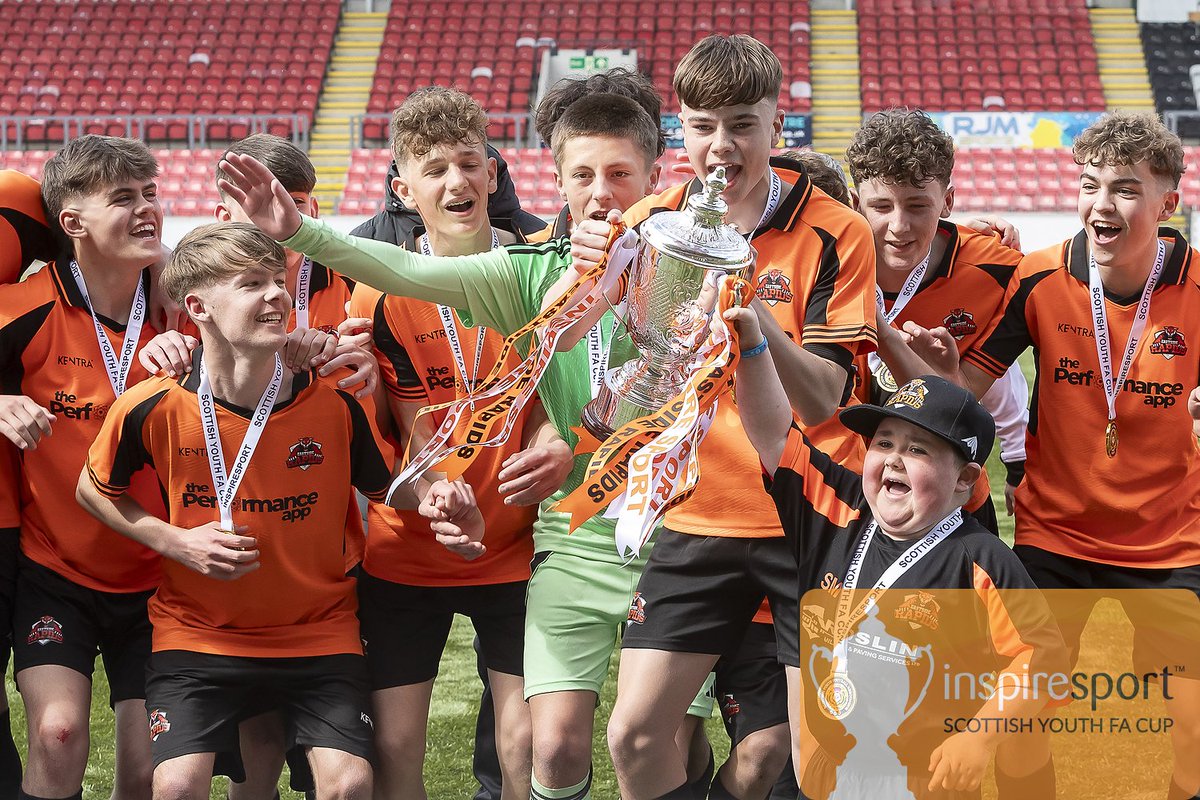 ScottishYouthFA's tweet image. Champions crowned! 🏆

Huge congratulations to Eastside Rapids on lifting the 15s Cup Final trophy 👏🎉

A performance packed with grit, quality, and brilliant teamwork from start to finish

#SYFAinspireCup #inspired @inspiresport @CollargeImages @EastsideRapids