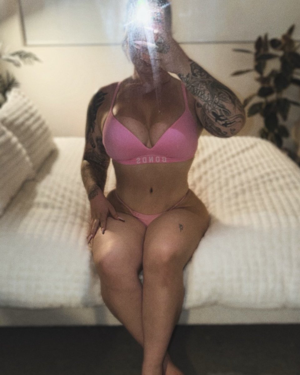 TransQueen100's tweet photo. 🩷 #trans https://t.co/boCWpgnt3K