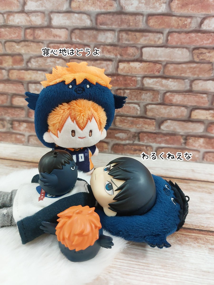 ミニカチューシャ枕にしてくれてる